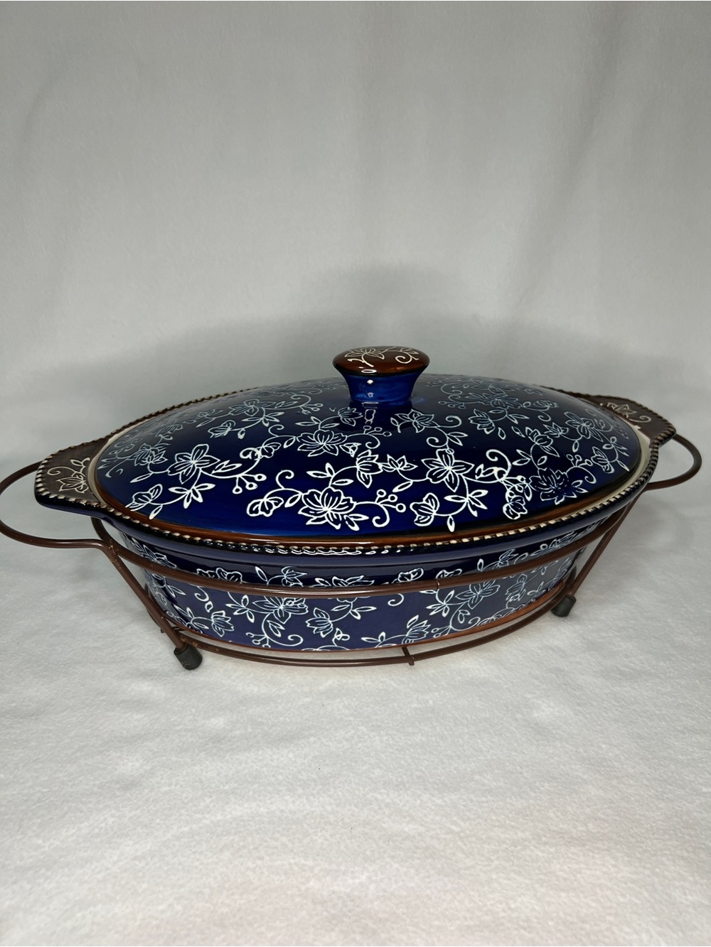 TEMPTATIONS BY TARA FLORAL LACE BLUE OVAL COV CASSEROLE W TRIVET N RACK 2 Qt